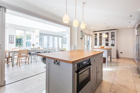 7 bed, 4 bath Detached in Sheffield - Photo 7