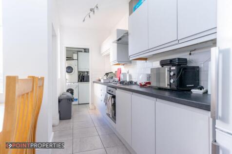 5 Bedroom House, Hallville Road photo 3