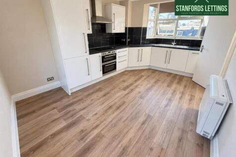 lounge kitchen.jpg