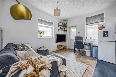 Flat 2, 27, Festing Road, Southsea-Small-PorticoMa