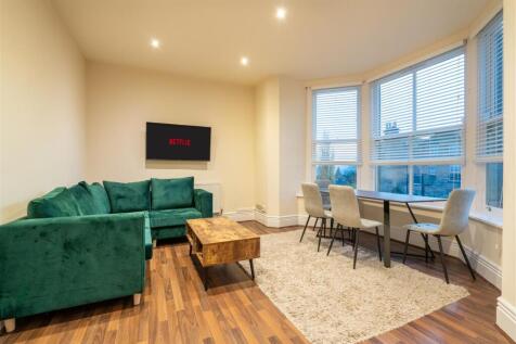 3-bed flat on Lawson Road, Sheffield, £542/mo
