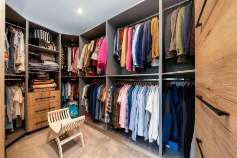 DRESSING ROOM AND ENSUITE