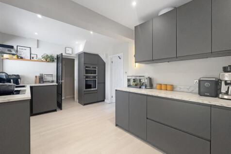 Walnut Way, Blaby, Leicester photo 3