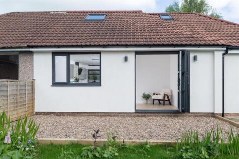 10 Tredgold Close-19.jpg