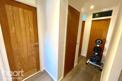 2-bed flat on Shearers Way, Chelmsford, £1,250/mo