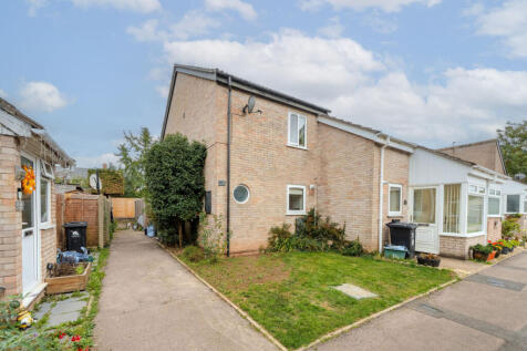 TWO DOUBLE BEDROOMS, THREE PARKING SPACES &amp; A PRI