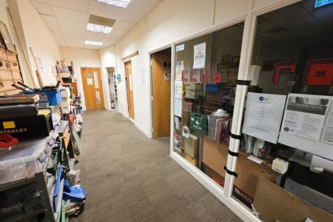 Shop to rent Image 12
