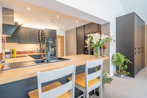 OPEN PLAN LIVING AREA