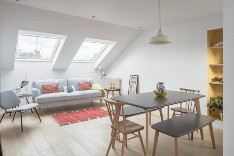 Absolutely stunning in Architectural and interior design. Split level apartment in a sought after location. Walking distance to Kings College Hospital and Denmark Hill station with efficient links int