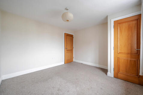 1385900-13-692827...