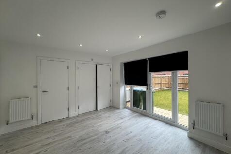 Francis Avenue, AYLESBURY photo 3