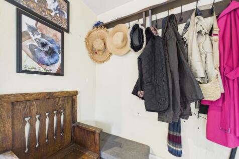 CAM04201G0-PR0085-STILL034