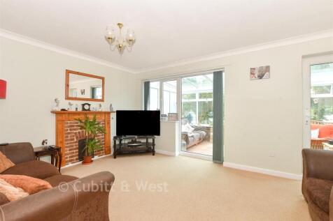 Lounge/Dining Room.