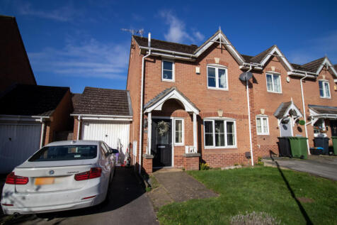 3 bedroom Semi Detached for rent