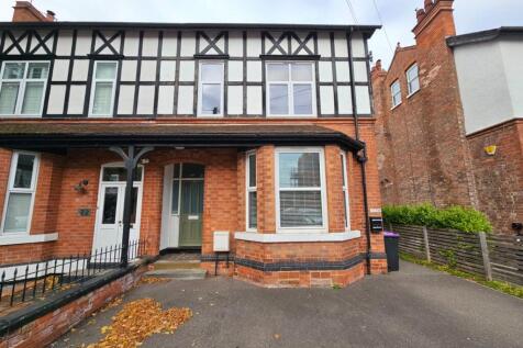 3-bed flat on Henry Road, West Bridgford, Nottingham, NG2, £1,295/mo