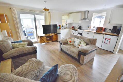LOUNGE/KITCHEN