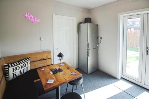 Bar/garage