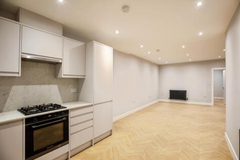 2 bed flat to rent Limes Grove, London SE13