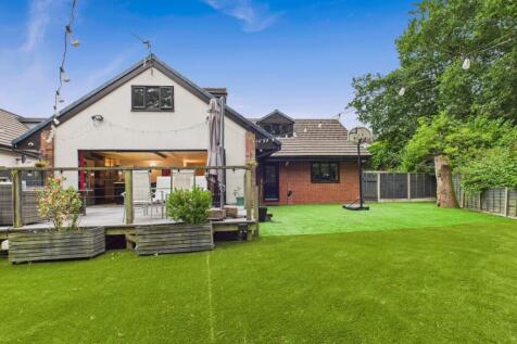 CAM03729G0-PR0082-STILL018