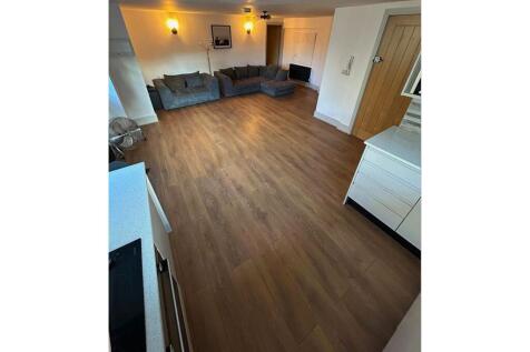 Lounge / Kitchen