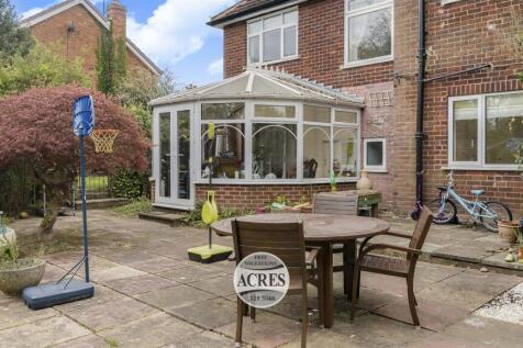 26 Rear patio.jpg