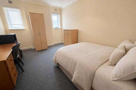 STUDENT THREE DOUBLE BEDROOMS, CHARMINSTER P02573 photo 5