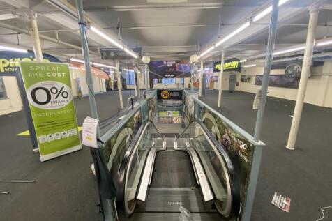 Retail Property (high street) to rent Image 10