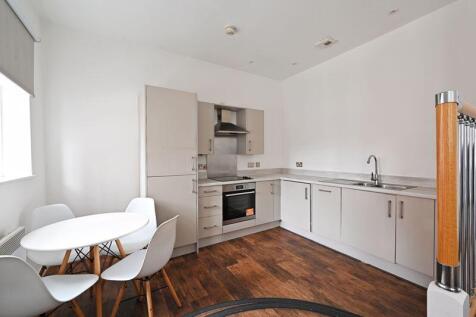 Kitchen &amp; dining space