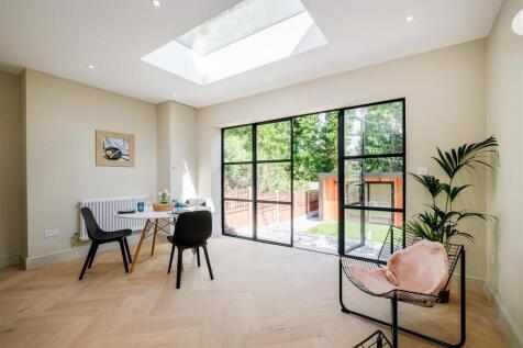 169 Peterborough Road furnished-14.jpg