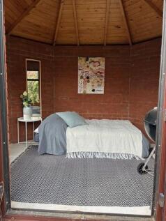 summerhouse 1.jpg