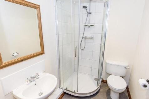 Family Bathroom Photo Two