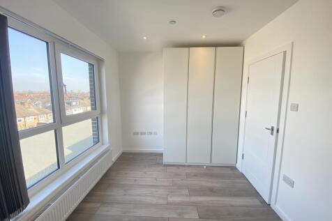 High Road, Chadwell Heath, Romford, Redbridge photo 5