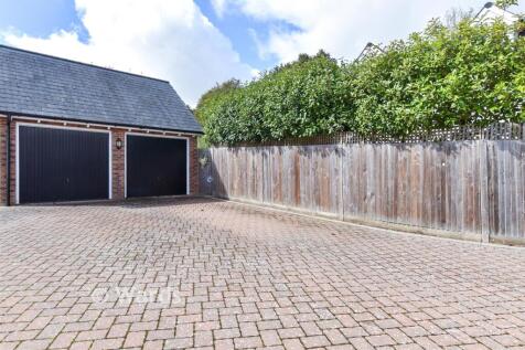 Driveway/Parking