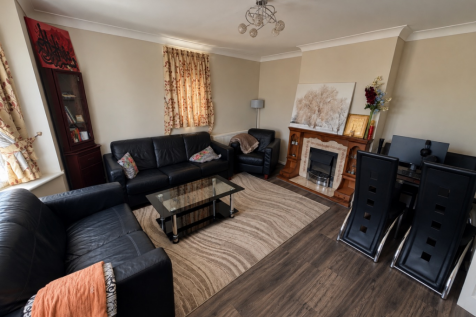Birdsfoot Lane, Luton, Bedfordshire, LU3 2DG photo 3