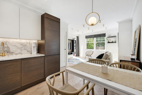 Dining Area | Kitchen