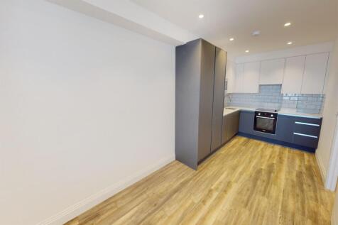 High Road, South Woodford, E18 photo 2