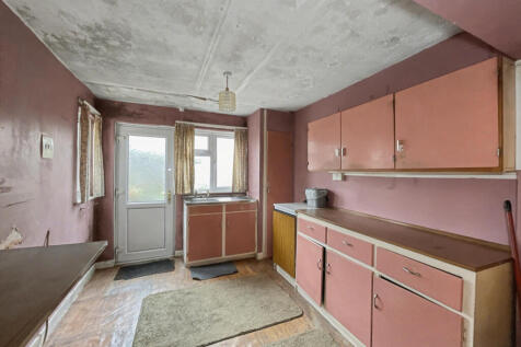 5 Fore Street, St. Dennis, St. Austell, PL26 8AF