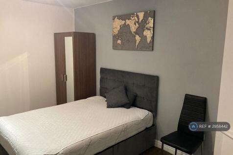 Room 4 - Available On 1st October (£950)