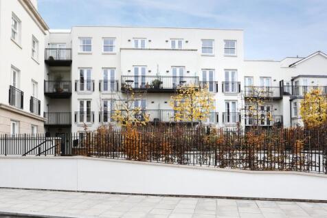 London, W6 - property photo