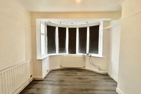 Tees Avenue, Perivale, Greenford, UB6 photo 3