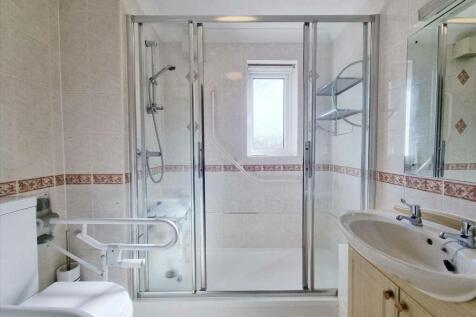 Shower Room: