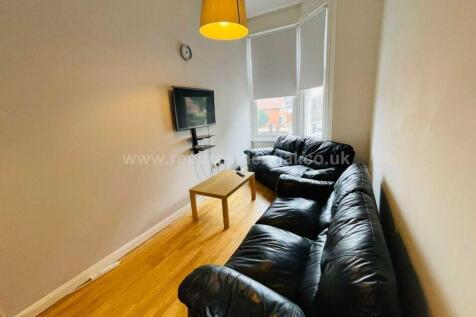 6-bed flat on Flat B, 243 Derby Road, Lenton, East Midlands, NG7, £2,738/mo