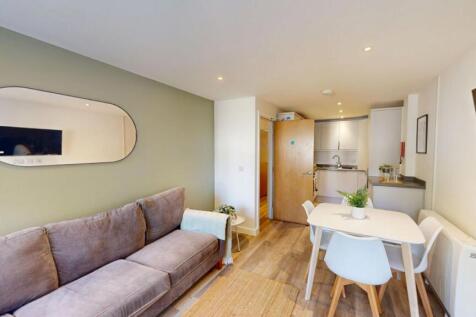 4-bed flat on Flat 8, The View, New Street TR11 3LQ, £715/mo