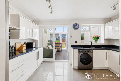 declutteredkitchenwatermarked
