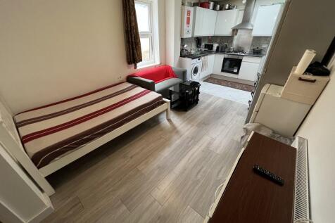 3 Saxon Road, Southall photo 5