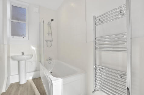 6 BATHROOM.jpg