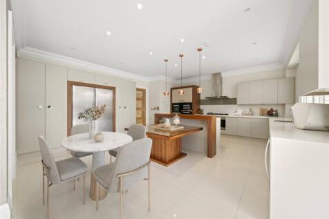 Woodpecker Close, Cobham, Surrey, KT11 photo 4
