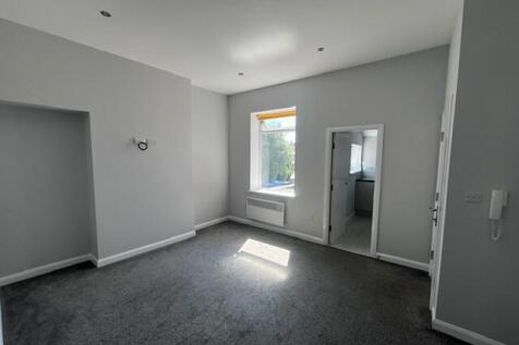 Buxton Road, Great Moor, Stockport photo 3