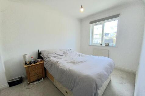 27 Buckland Mas Bed.jpg