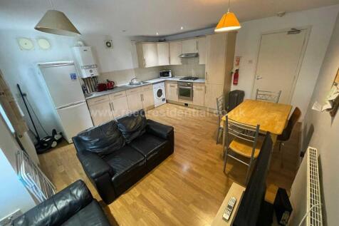 4-bed flat on Chapel Court - 4 bed, Lenton, East Midlands, NG7, £1,912/mo